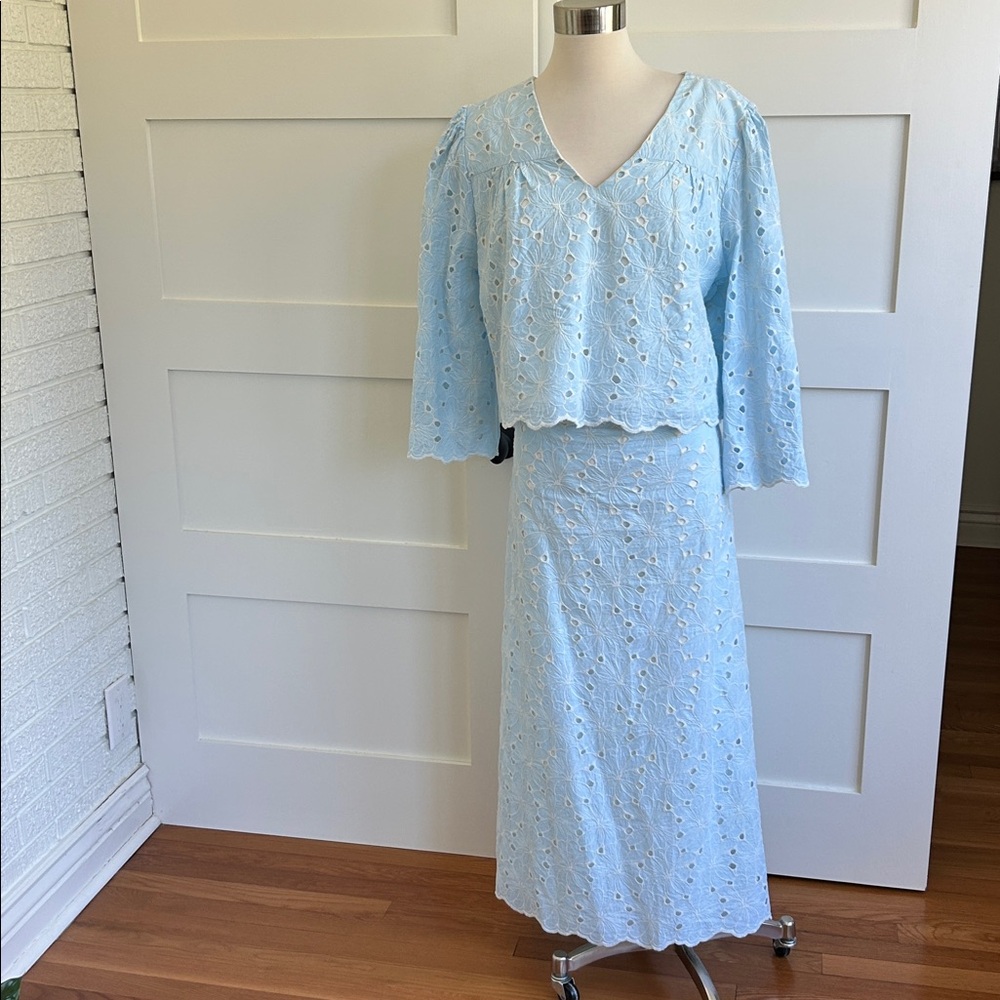 Tuckernuck- Daniella airy blue eyelit top - Picture 7 of 10